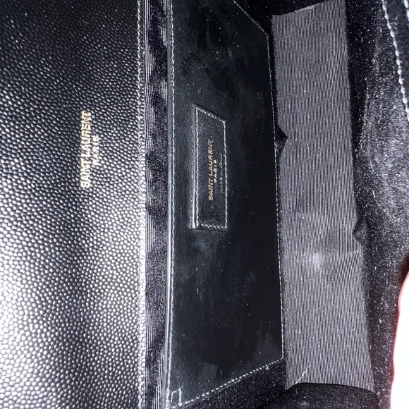 YSL
KATE MEDIUM TASSEL IN GRAIN DE POUDRE EMBOSSED LEATHER - Picture 7 of 16